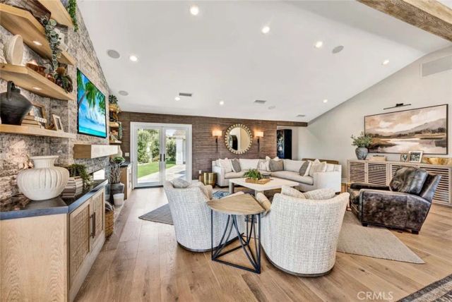 19581 Summer Breeze, Huntington Beach, CA 92648