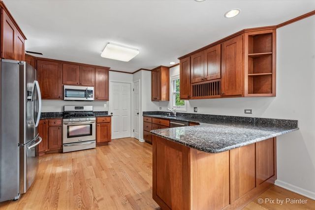 135 Rue Touraine, Deer Park, IL 60010