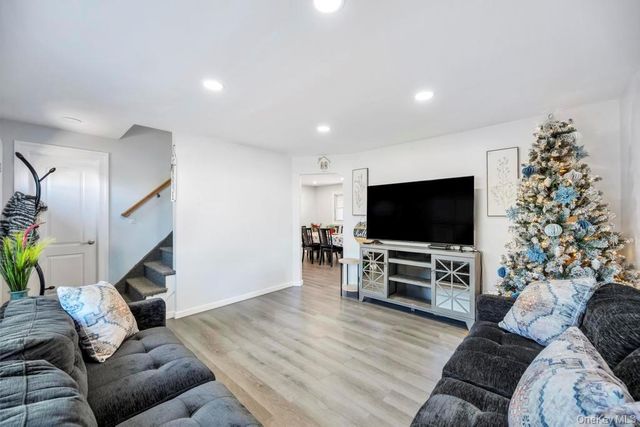 455 N Hamilton Avenue, Lindenhurst, NY 11757