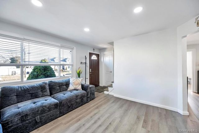 455 N Hamilton Avenue, Lindenhurst, NY 11757