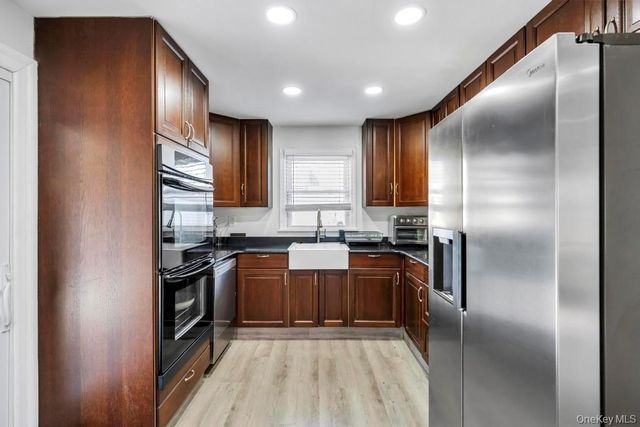 455 N Hamilton Avenue, Lindenhurst, NY 11757