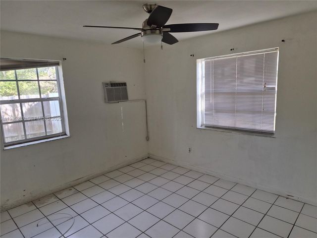 9201 SW 43rd Ter, Miami, FL 33165