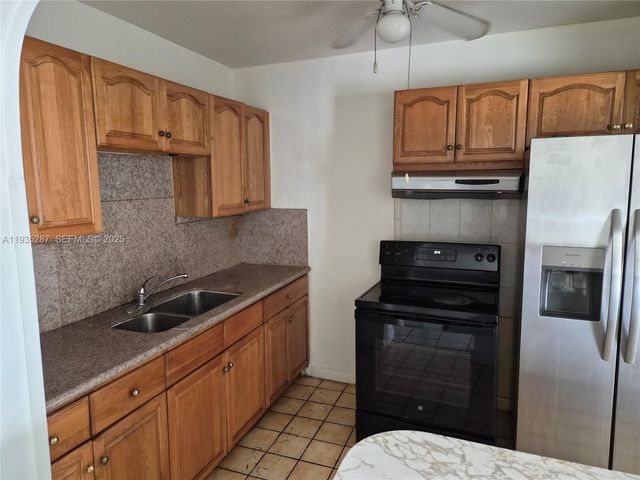 9201 SW 43rd Ter, Miami, FL 33165