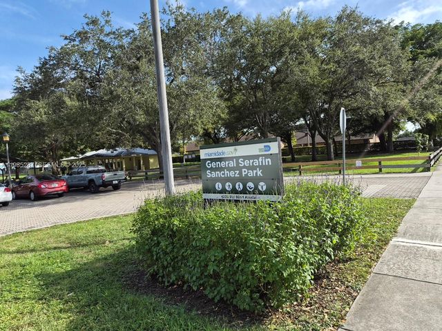 9201 SW 43rd Ter, Miami, FL 33165