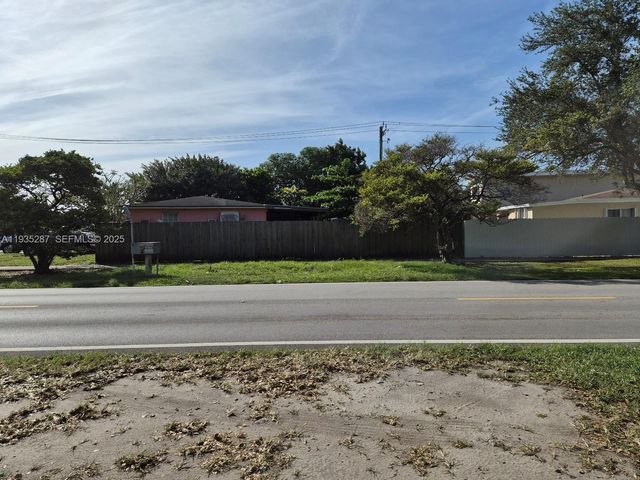 9201 SW 43rd Ter, Miami, FL 33165