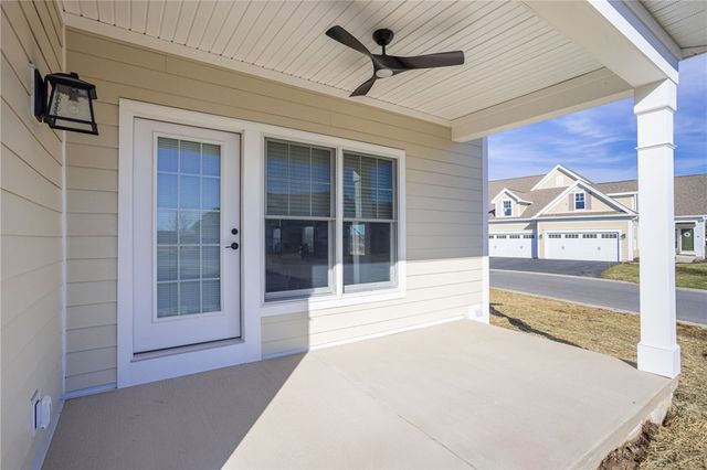 251 Bretlyn Cir, Brighton, NY 14618