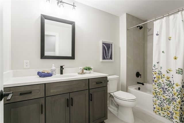 251 Bretlyn Cir, Brighton, NY 14618