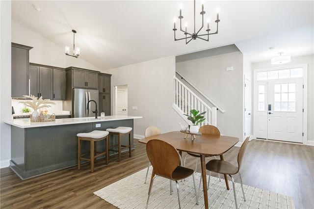 251 Bretlyn Cir, Brighton, NY 14618