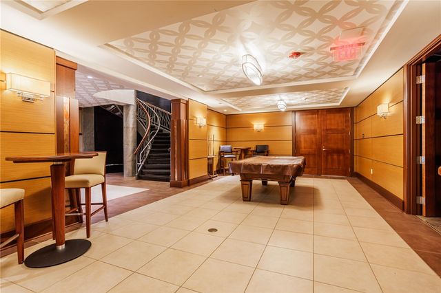 251 Bretlyn Cir, Brighton, NY 14618