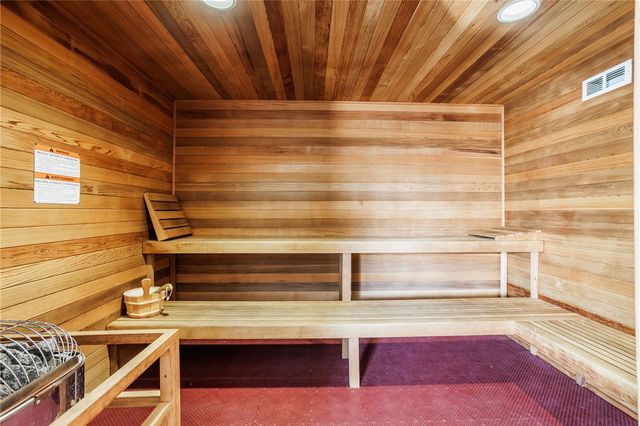 251 Bretlyn Cir, Brighton, NY 14618