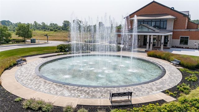 251 Bretlyn Cir, Brighton, NY 14618