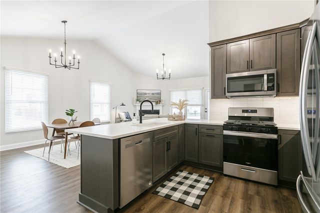 251 Bretlyn Cir, Brighton, NY 14618