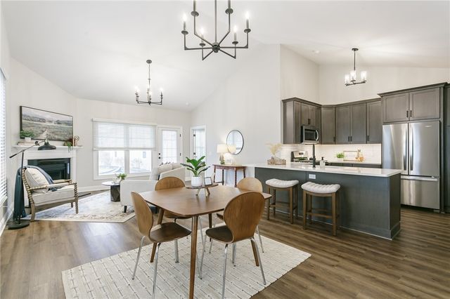 251 Bretlyn Cir, Brighton, NY 14618