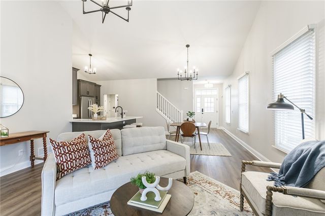 251 Bretlyn Cir, Brighton, NY 14618