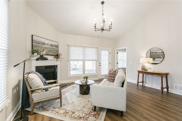 251 Bretlyn Cir, Brighton, NY 14618