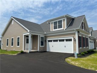251 Bretlyn Cir, Brighton, NY 14618