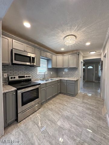 2613 Oakdale Avenue, Lorain, OH 44055