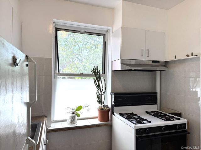 141-24 78th Road 3A, Kew Garden Hills, NY 11367