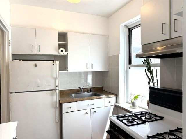 141-24 78th Road 3A, Kew Garden Hills, NY 11367