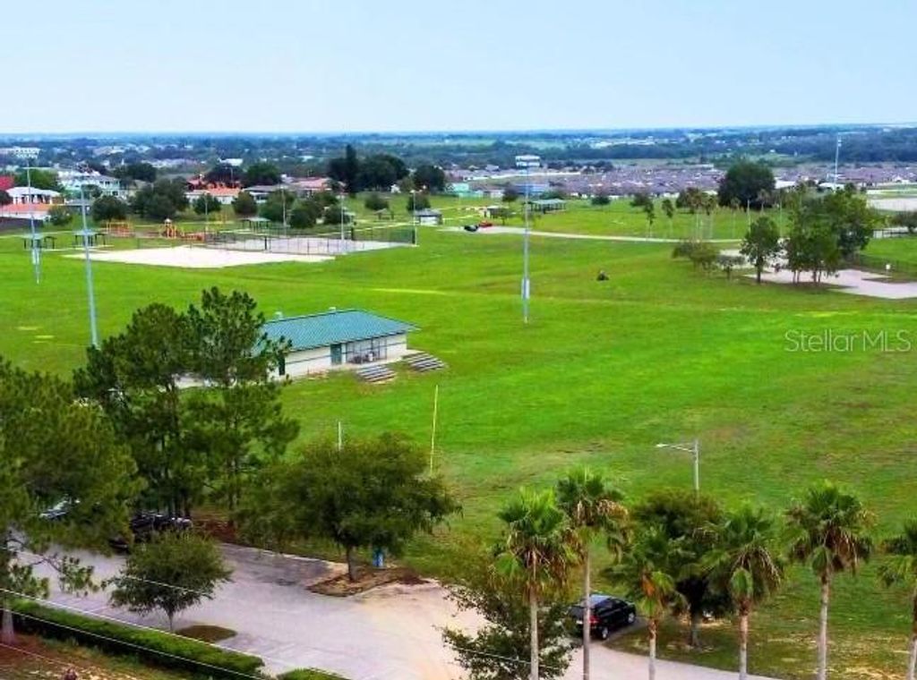 Image 25 of property listing at 604 BROADOAK DRIVE, Dundee, FL 33838