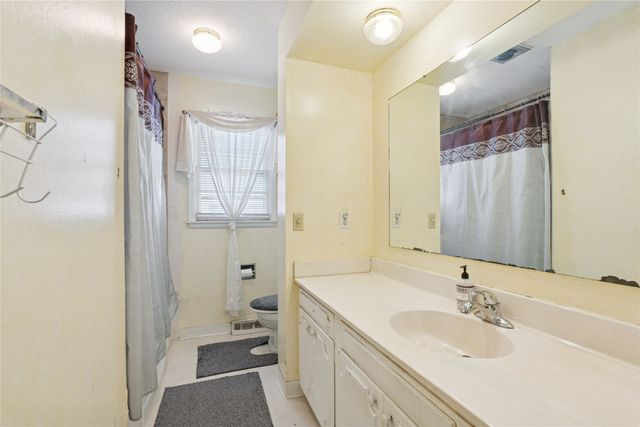 4414 63rd Street, Urbandale, IA 50322