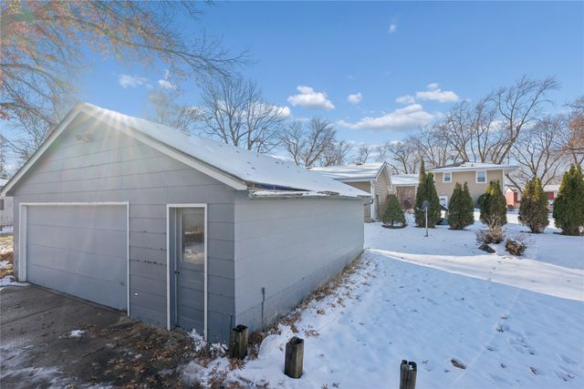 4414 63rd Street, Urbandale, IA 50322