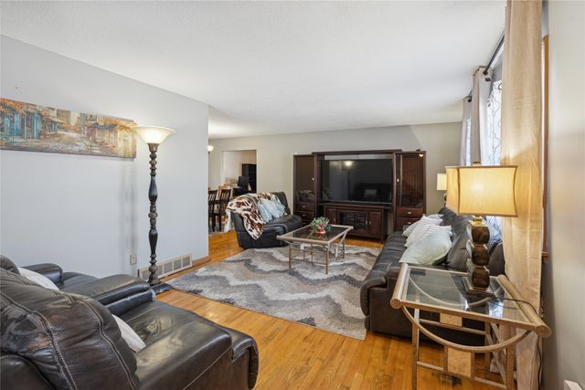 4414 63rd Street, Urbandale, IA 50322