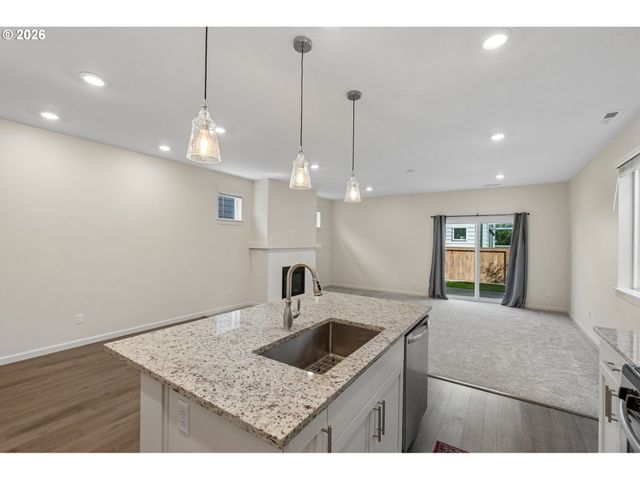 7249 Sw SPRUCE St, Portland, OR 97223