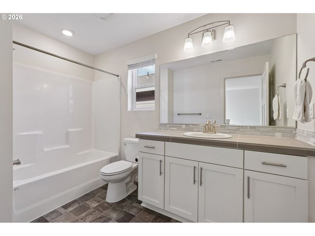 7249 Sw SPRUCE St, Portland, OR 97223