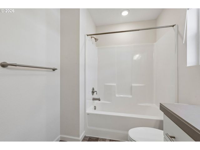 7249 Sw SPRUCE St, Portland, OR 97223