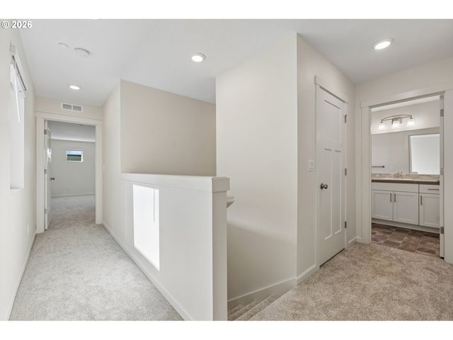 7249 Sw SPRUCE St, Portland, OR 97223