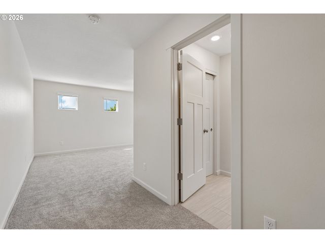 7249 Sw SPRUCE St, Portland, OR 97223