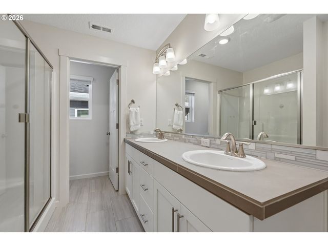 7249 Sw SPRUCE St, Portland, OR 97223