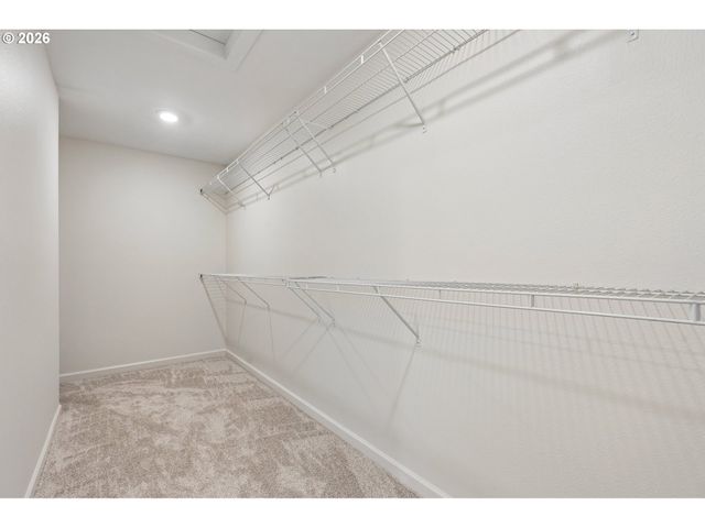 7249 Sw SPRUCE St, Portland, OR 97223