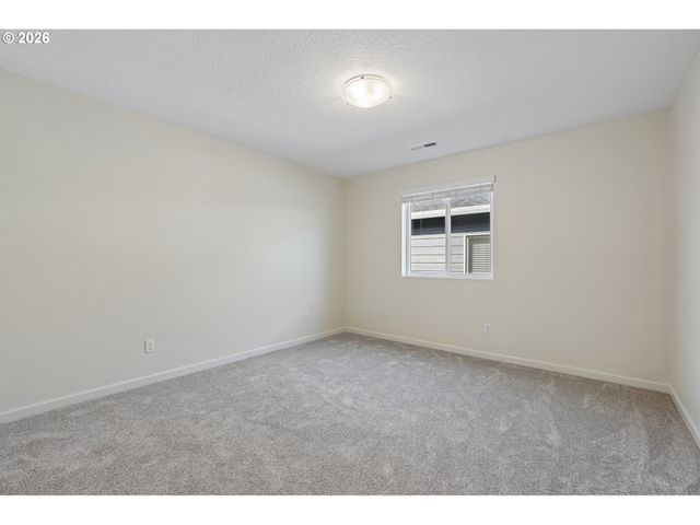 7249 Sw SPRUCE St, Portland, OR 97223