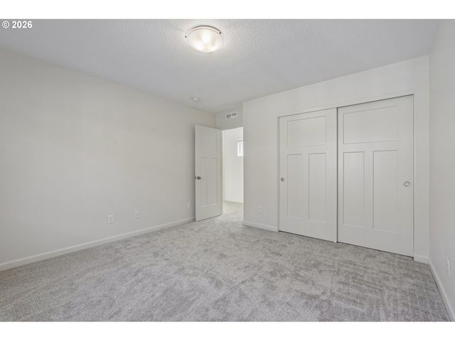 7249 Sw SPRUCE St, Portland, OR 97223