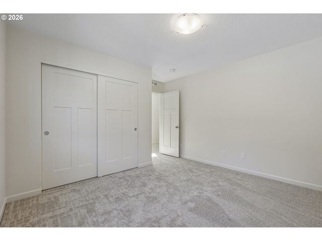 7249 Sw SPRUCE St, Portland, OR 97223