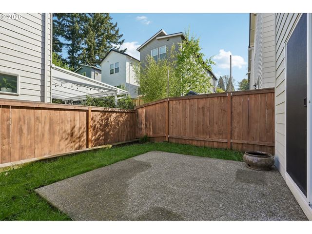 7249 Sw SPRUCE St, Portland, OR 97223