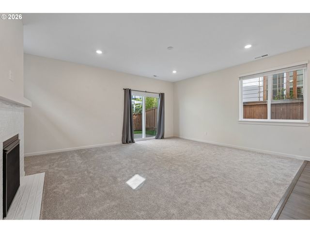 7249 Sw SPRUCE St, Portland, OR 97223