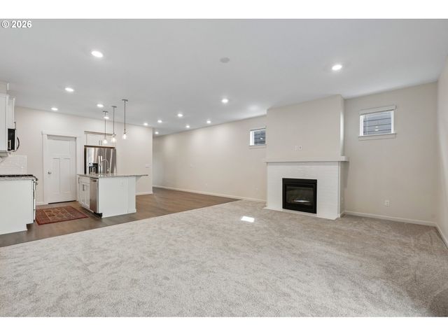 7249 Sw SPRUCE St, Portland, OR 97223