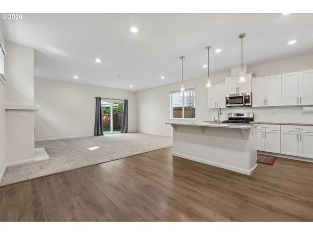 7249 Sw SPRUCE St, Portland, OR 97223