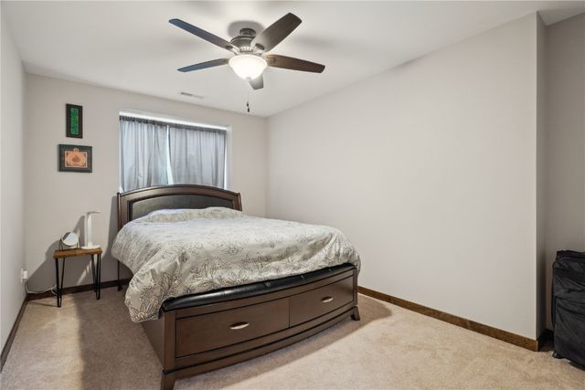 868 McCollister Ct, Iowa City, IA 52240