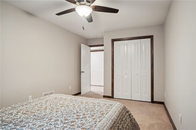 868 McCollister Ct, Iowa City, IA 52240