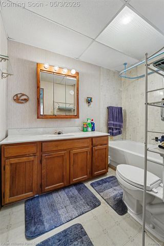 37934 Mast Court, Harrison Charter Township, MI 48045