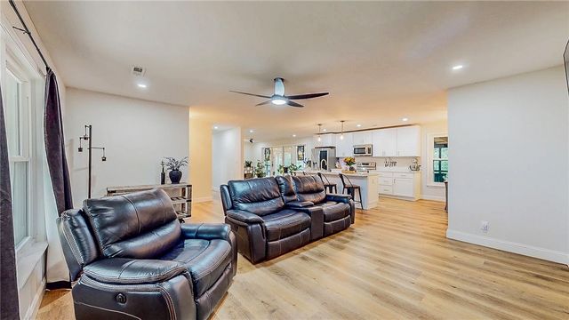 735 Brush Creek Road, Tontitown, AR 72762