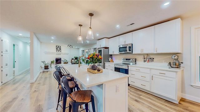 735 Brush Creek Road, Tontitown, AR 72762