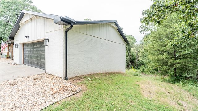 735 Brush Creek Road, Tontitown, AR 72762