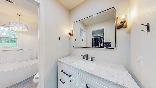 735 Brush Creek Road, Tontitown, AR 72762