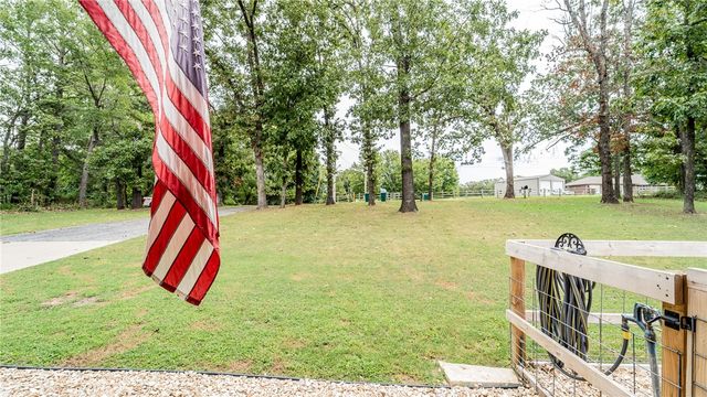 735 Brush Creek Road, Tontitown, AR 72762