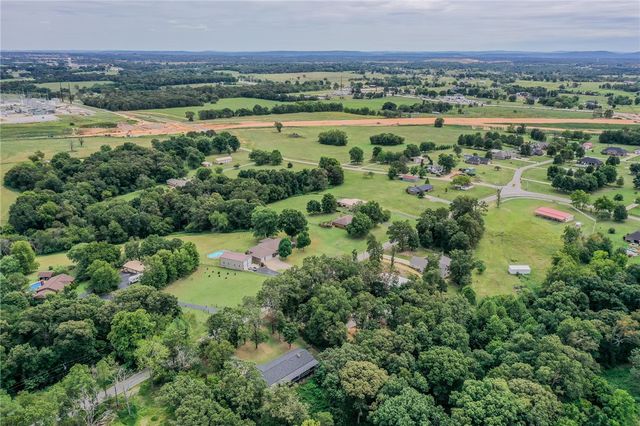 735 Brush Creek Road, Tontitown, AR 72762